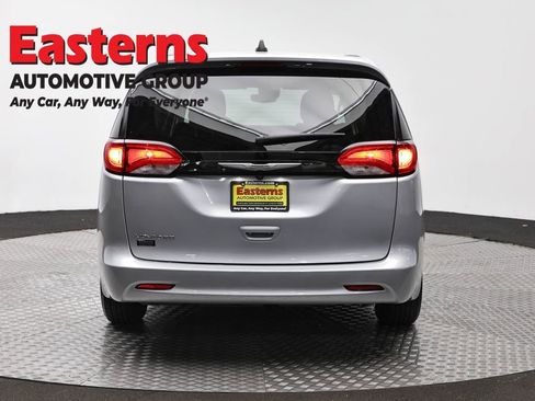 Used 2023 Chrysler Voyager LX FWD image 6