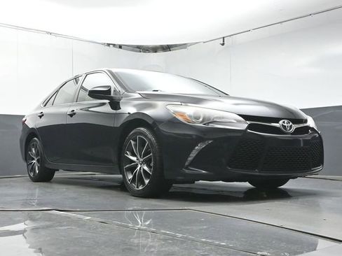 Used 2015 Toyota Camry XSE FWD image 37