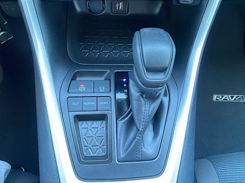 Used 2025 Toyota RAV4 LE image 28