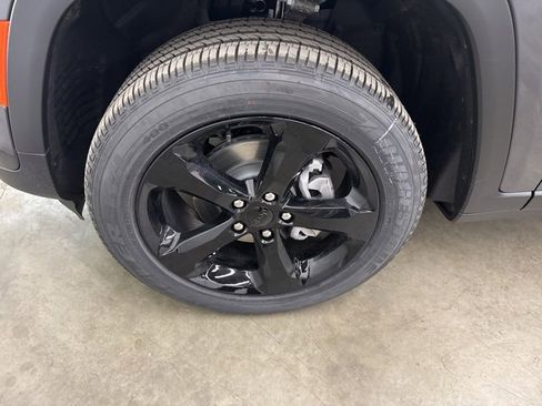 Used 2025 Jeep Grand Cherokee Altitude image 20