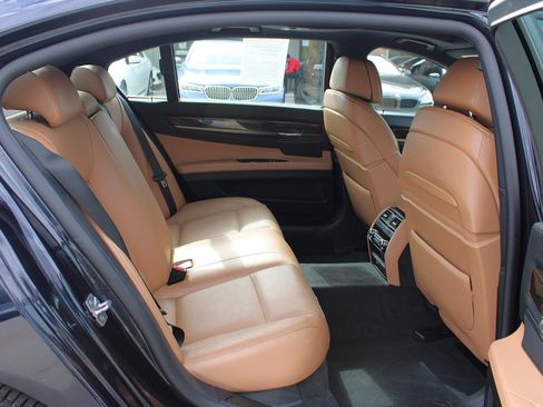 Used 2012 BMW 750Li xDrive image 19