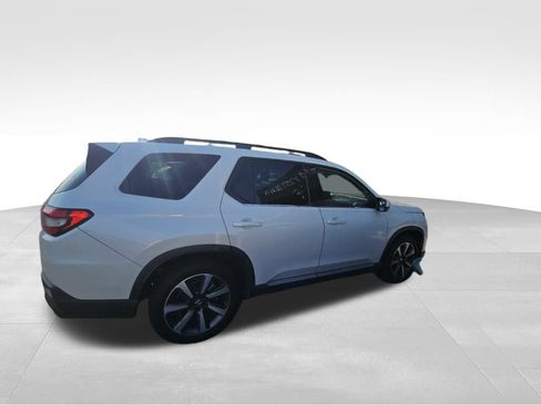 Used 2023 Honda Pilot Touring image 6