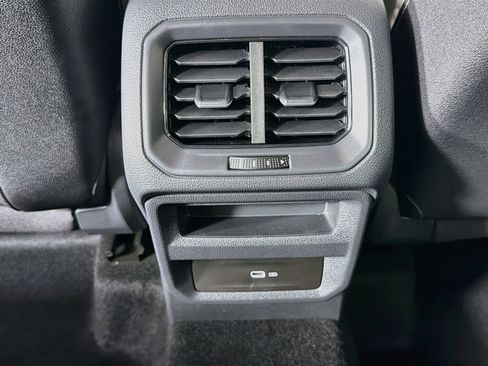 Used 2025 Volkswagen Taos SE FWD image 27
