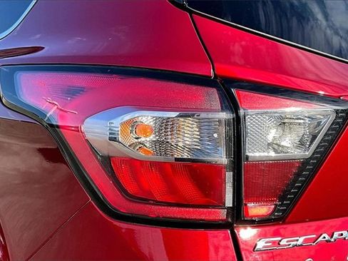 Used 2017 Ford Escape SE image 20