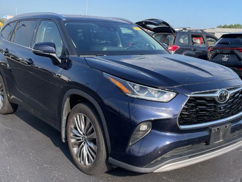 Used 2020 Toyota Highlander Platinum AWD/4WD image 4