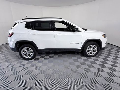 Used 2024 Jeep Compass Latitude image 8