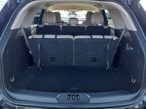 Used 2024 Ford Explorer XLT w/ Equipment Group 202A image 11