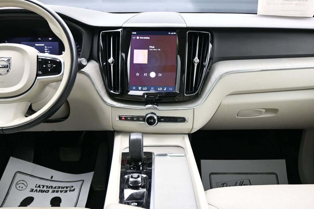 Used 2023 Volvo XC60 B5 Plus FWD image 19