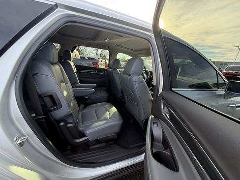 Used 2020 Buick Enclave Essence w/ Sound and Sites Package image 9