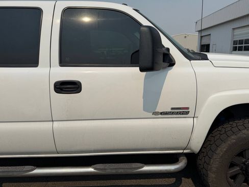 Used 2005 Chevrolet Silverado 2500 LT w/ Heavy-Duty Power Package AWD/4WD image 8