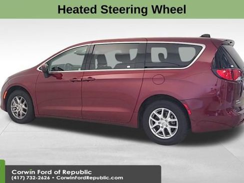 Used 2023 Chrysler Voyager LX FWD image 5