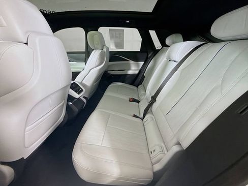 Used 2024 Cadillac Lyriq Luxury image 28