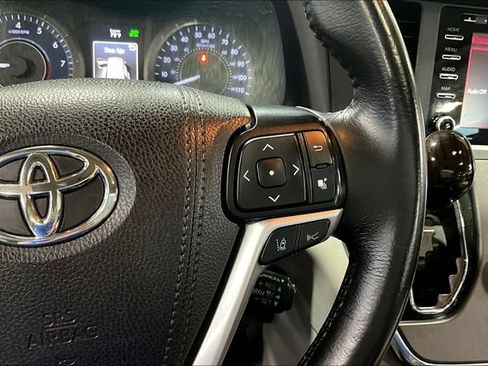 Used 2019 Toyota Sienna XLE FWD image 12