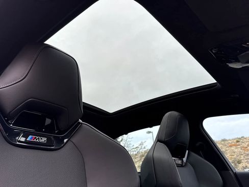 Used 2025 BMW M5 w/ Executive Package image 17