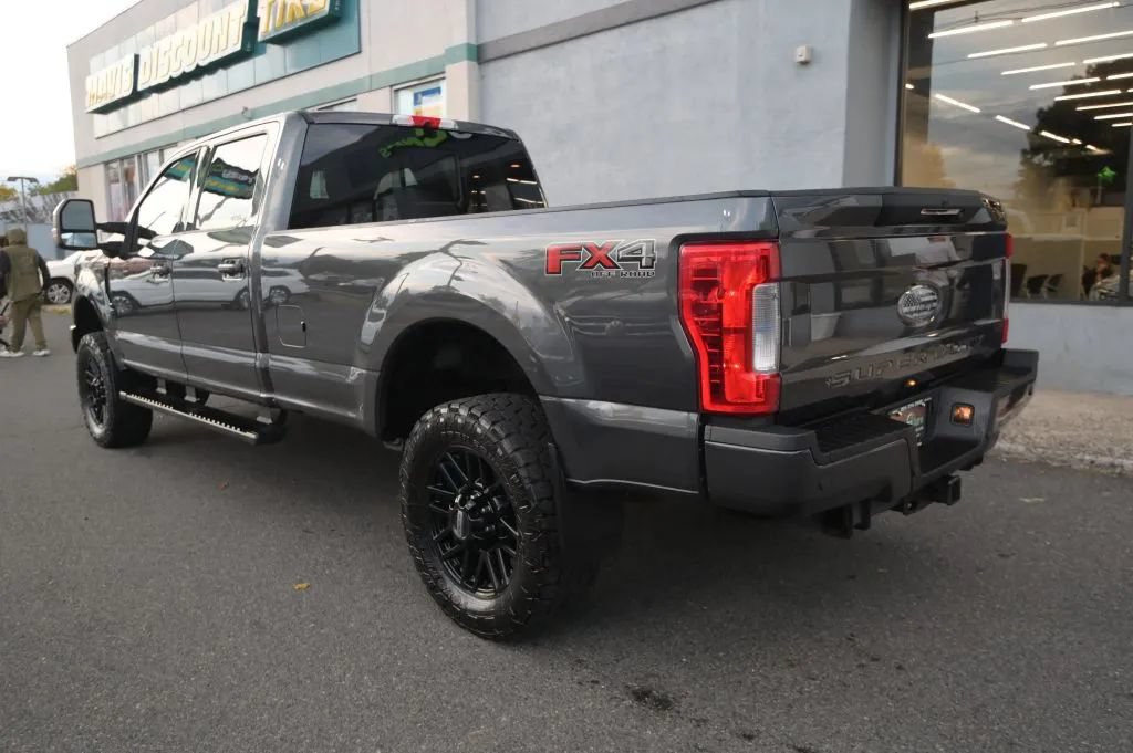 Used 2019 Ford F350 Lariat w/ Lariat Ultimate Package AWD/4WD image 3
