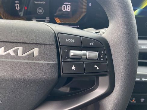 New 2025 Kia K4 LX image 32