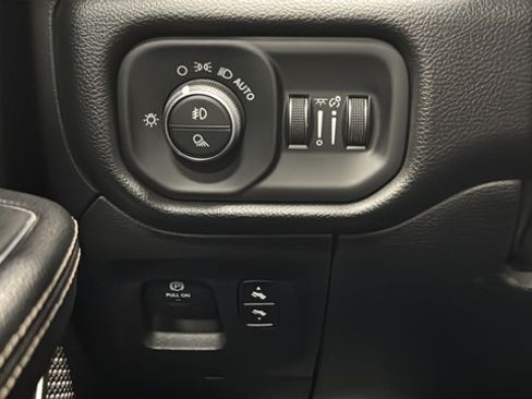 Used 2022 RAM 1500 Laramie AWD/4WD image 30
