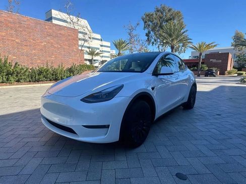 Used 2023 Tesla Model Y Long Range AWD/4WD image 4