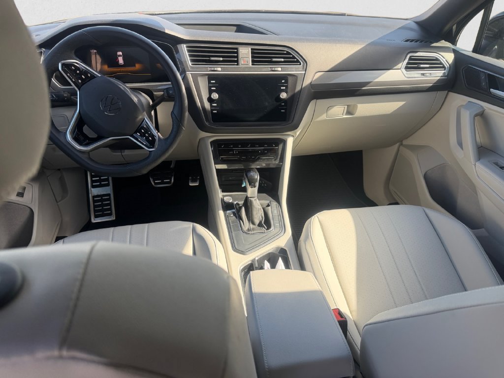 Certified 2024 Volkswagen Tiguan SE R-Line FWD image 10