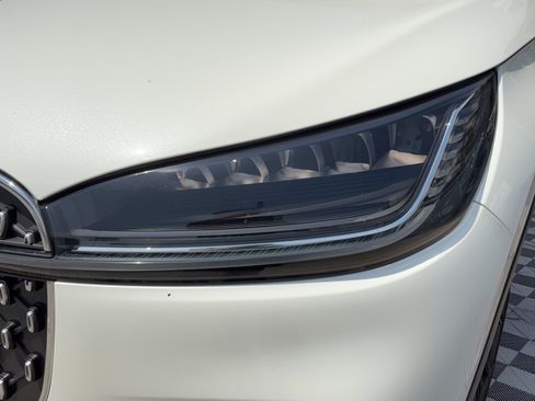 Used 2025 Lincoln Aviator 2WD image 12