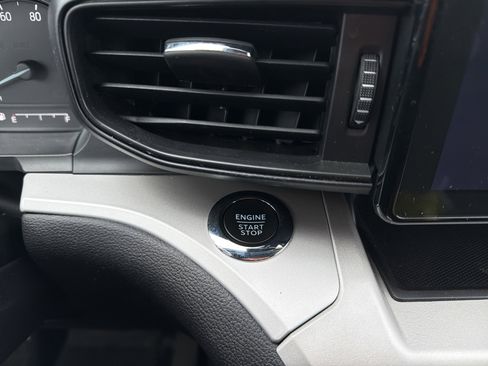 Used 2023 Ford Explorer XLT image 18