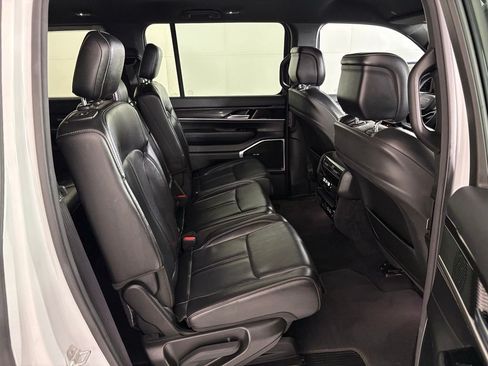 Used 2023 Jeep Wagoneer 2WD image 40