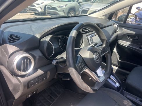 Used 2020 Nissan Versa S FWD image 5