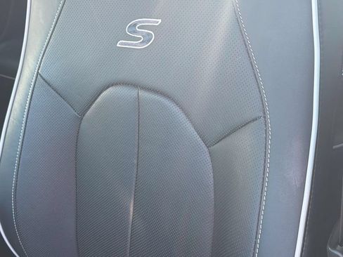 Used 2025 Chrysler Pacifica Premium FWD image 31