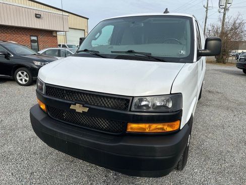Used 2021 Chevrolet Express 3500 w/ Driver Convenience Package image 3