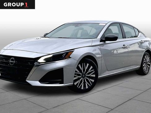 Certified 2024 Nissan Altima 2.5 SV image 1