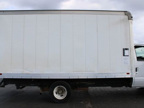 Used 2015 Ford E-350 and Econoline 350 Super Duty image 11