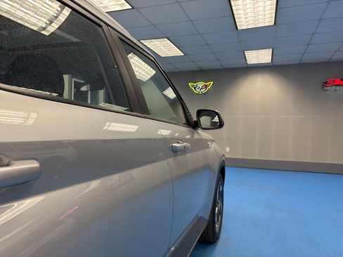 Used 2025 Hyundai Venue SEL image 6