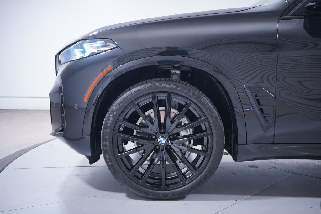 Used 2024 BMW X5 sDrive40i w/ M Sport Package RWD image 2
