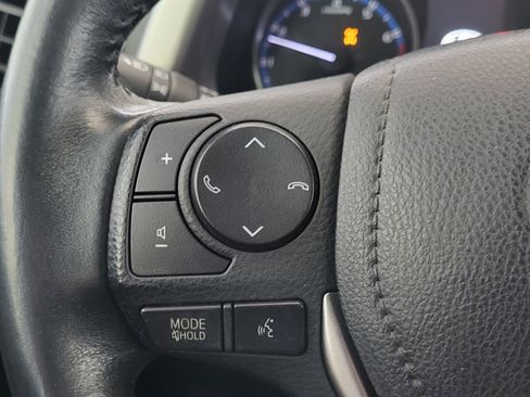 Used 2017 Toyota RAV4 XLE image 28