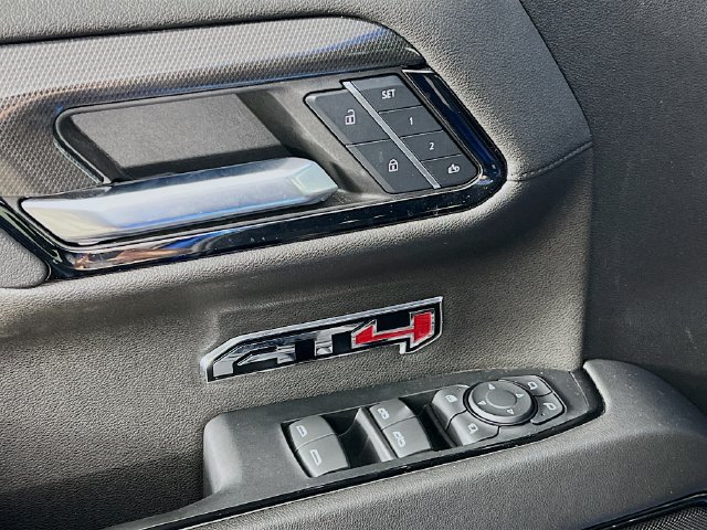 Used 2023 GMC Sierra 1500 AT4 w/ AT4 Premium Package AWD/4WD image 8