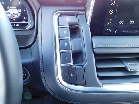 Used 2024 GMC Yukon SLE image 43