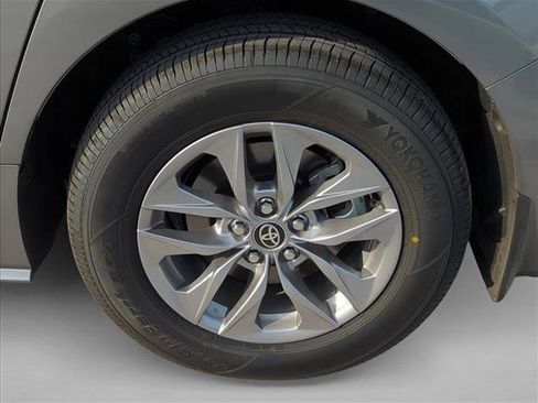 Certified 2026 Toyota Sienna XLE FWD image 6