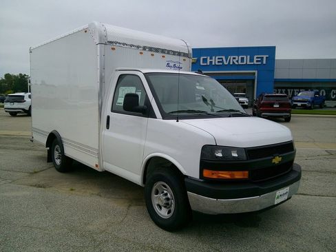New 2025 Chevrolet Express 3500 w/ Power Convenience Package image 2