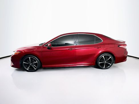 Used 2018 Toyota Camry XSE FWD image 4