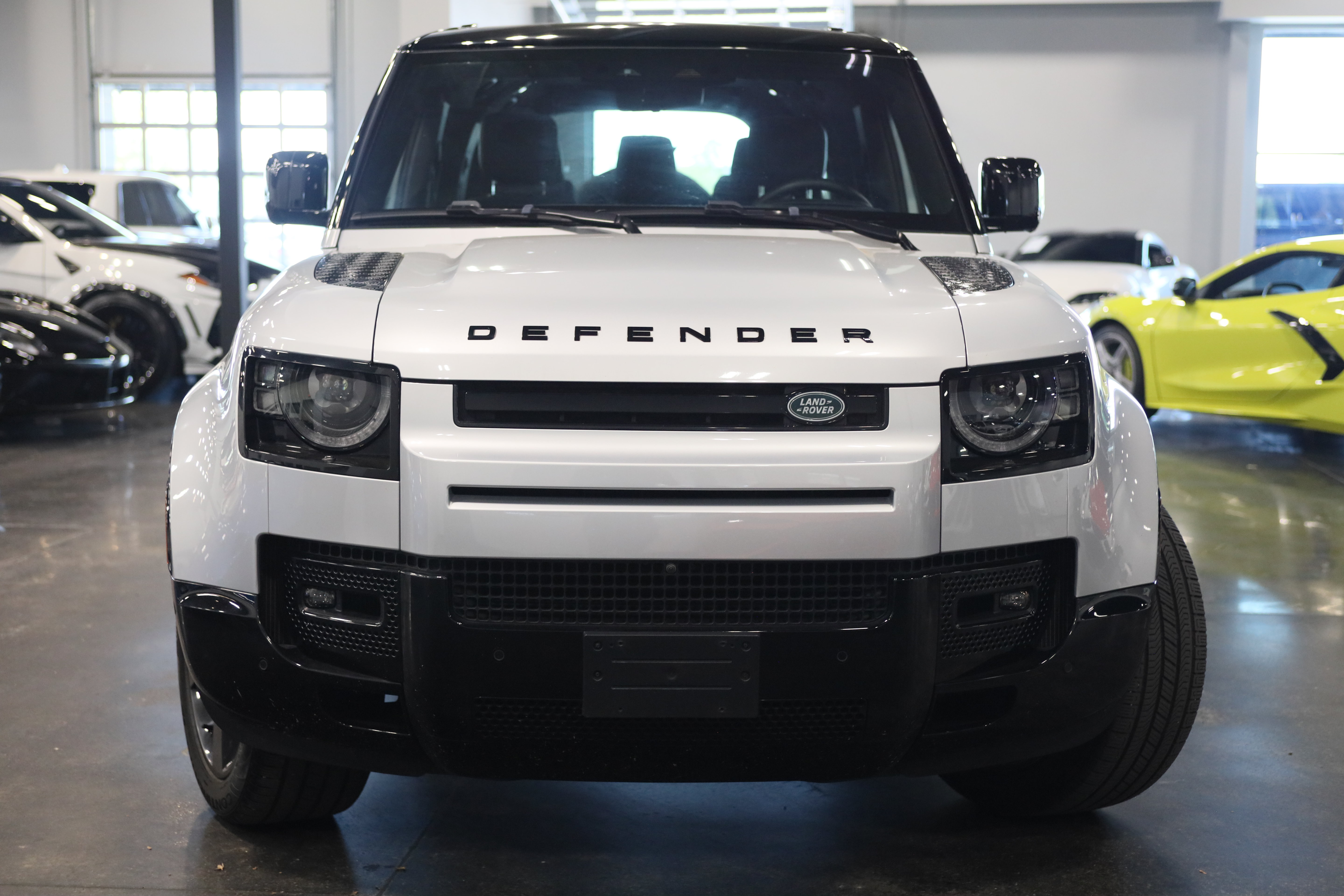 Used 2024 Land Rover Defender 130 X-Dynamic SE AWD/4WD image 2
