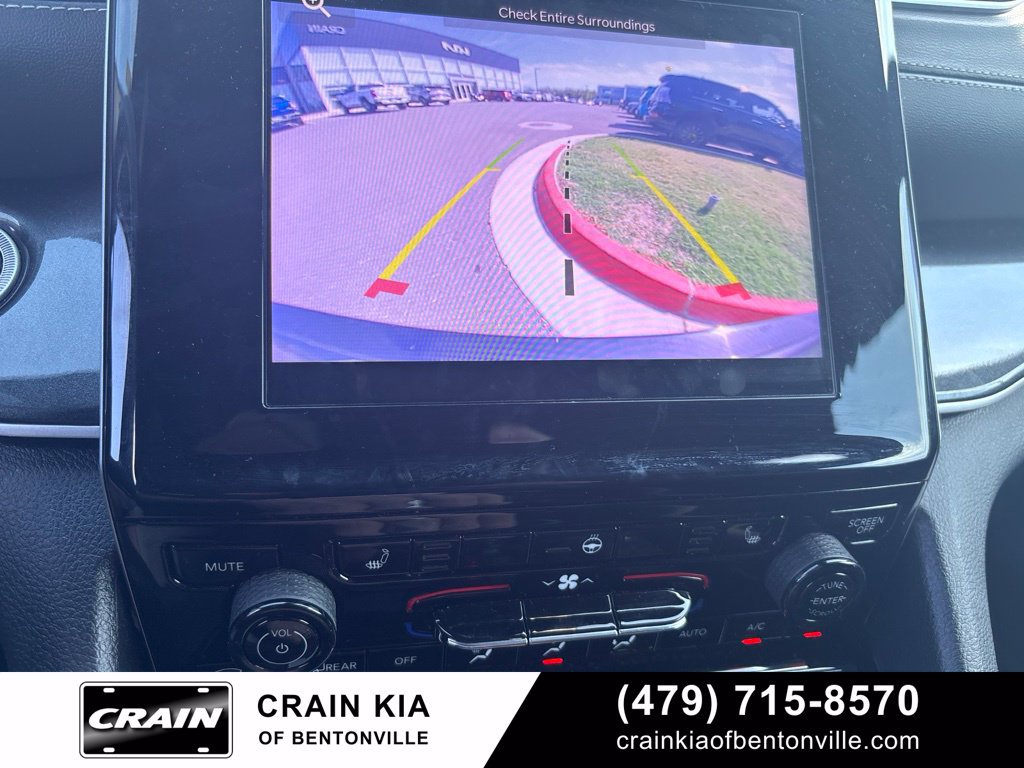 Used 2023 Jeep Grand Cherokee Altitude AWD/4WD image 23