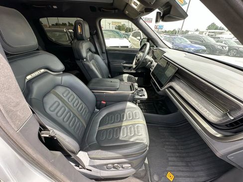 Used 2022 Rivian R1T Launch Edition image 13