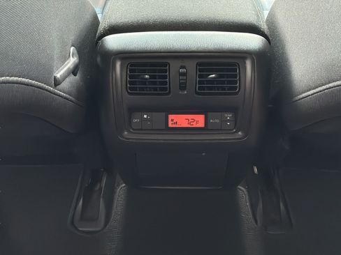 Used 2017 Nissan Pathfinder SV FWD image 17