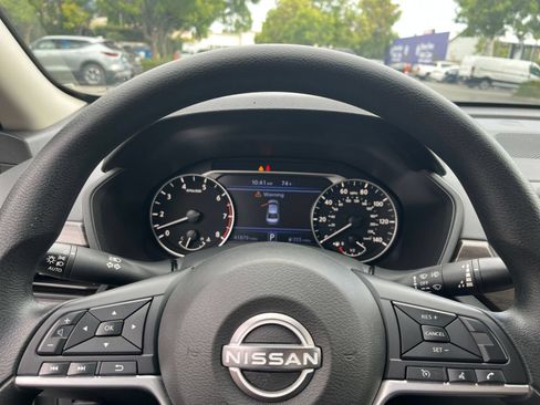 Used 2025 Nissan Altima 2.5 SV FWD image 23