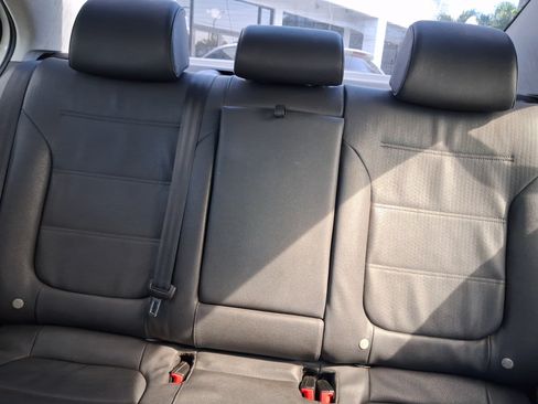 Used 2011 Volkswagen Jetta SE FWD image 18