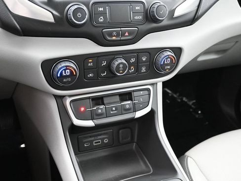 Used 2024 GMC Terrain SLT w/ Infotainment Package II AWD/4WD image 17