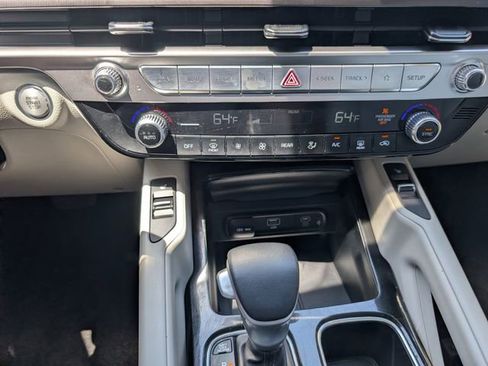 Used 2024 Kia Telluride S w/ S Sunroof Package FWD image 15