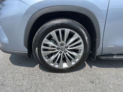 Used 2023 Toyota Highlander Platinum AWD/4WD image 12