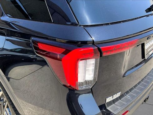 Used 2025 Ford Explorer ST-Line w/ ST-Line Street Pack AWD/4WD image 25