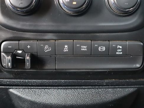 Used 2017 RAM 2500 Tradesman w/ Chrome Appearance Group AWD/4WD image 26